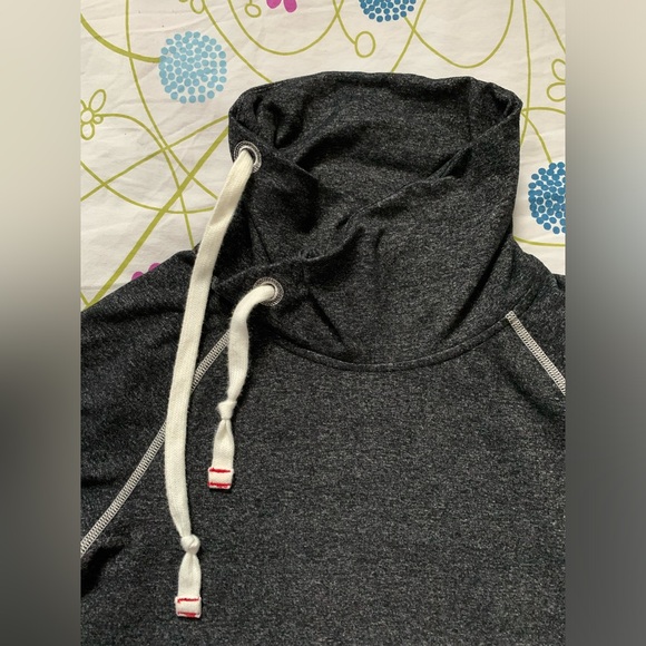 Roots turtleneck sweatshirt - Picture 2 of 6